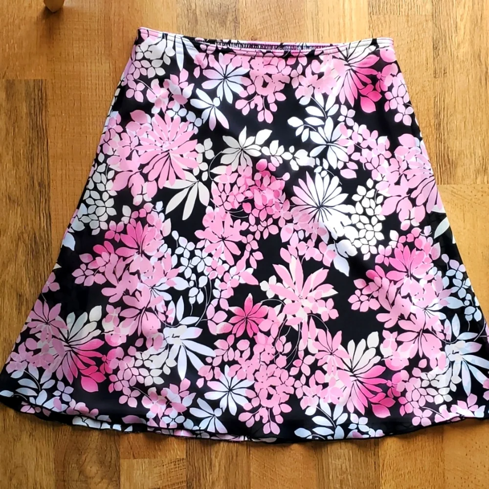 IZ Byer California Pink‎ Floral Flowy Skirt  Size Womans Medium